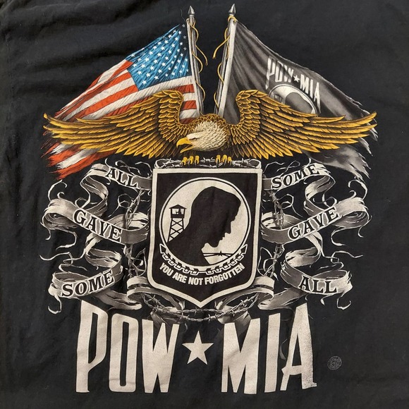 Graphic Shirt Mens Large Short Sleeve POW-MIA You Are Not Forgotten - Picture 1 of 6